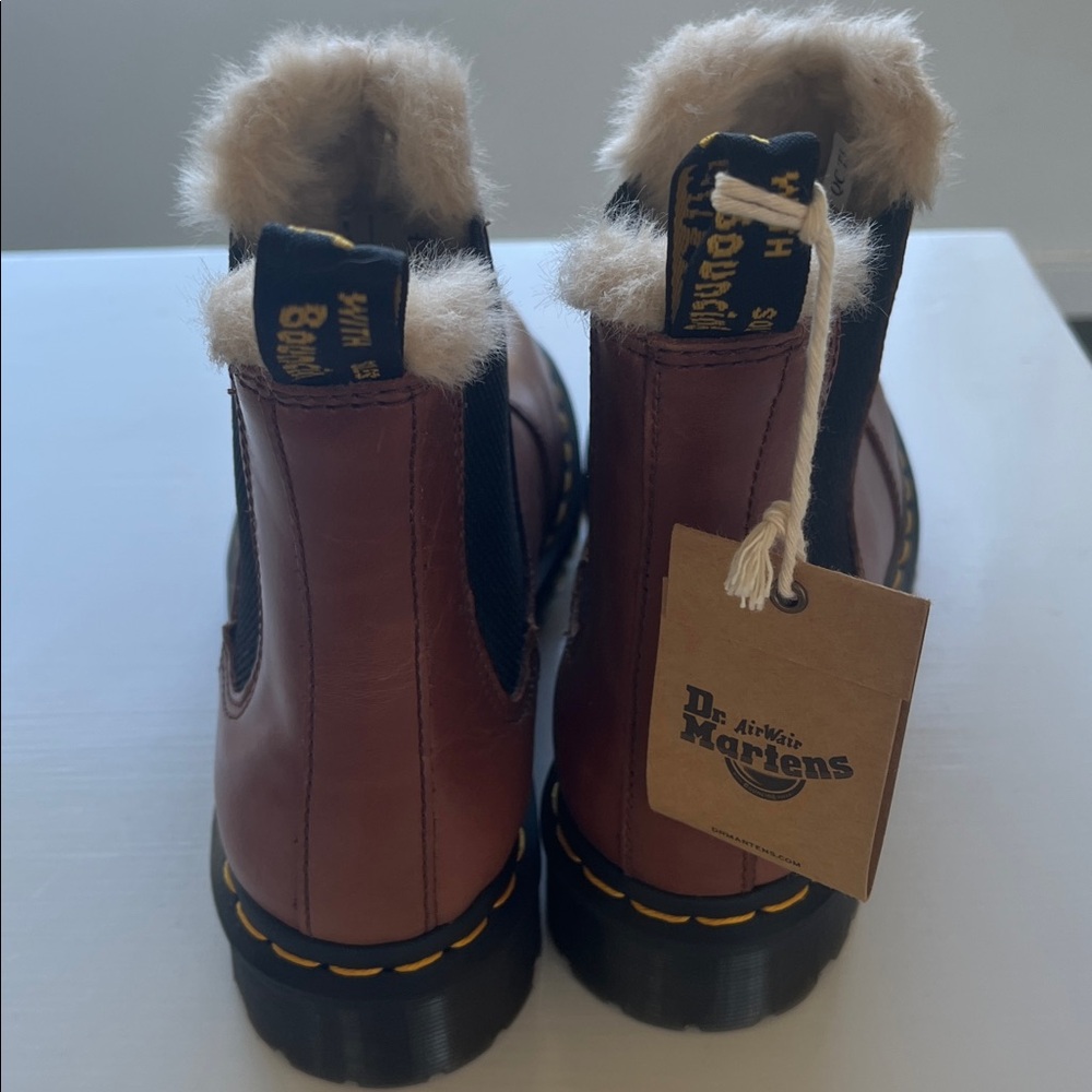 NWT Dr Martens 2976 Leonore Chelsea Boots Faux Fur Lined in Saddle Tan - Picture 2 of 8